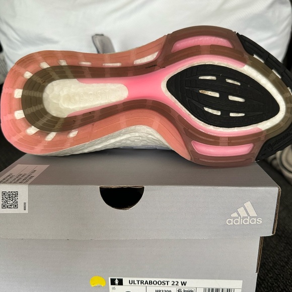 Adidas Ultraboost - Picture 2 of 3